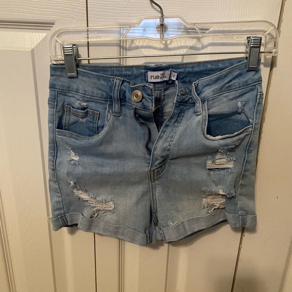 🧡LAST CHANCE🧡 
Rue21 Denim Blue Distressed Jean Shorts